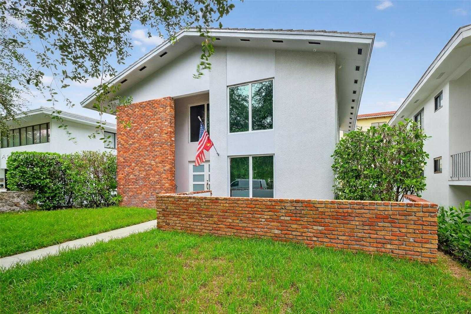 Small Image of 537 MENENDEZ AVE #537, Coral Gables Number 3