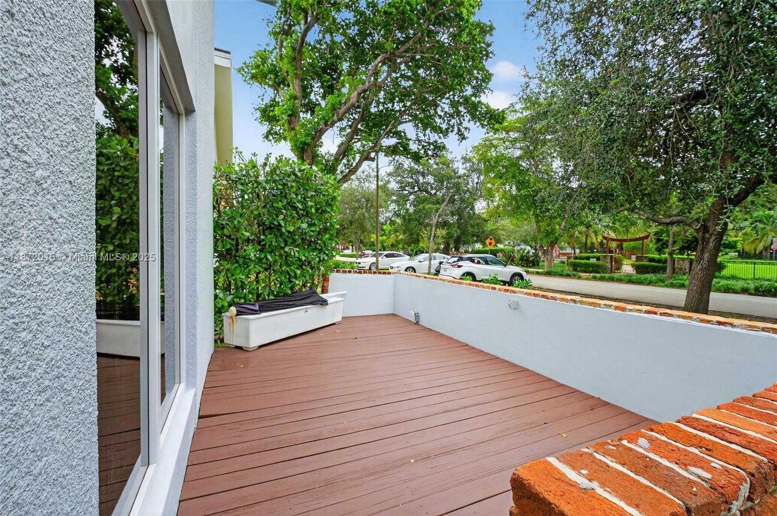 Small Image of 537 MENENDEZ AVE #537, Coral Gables Number 5