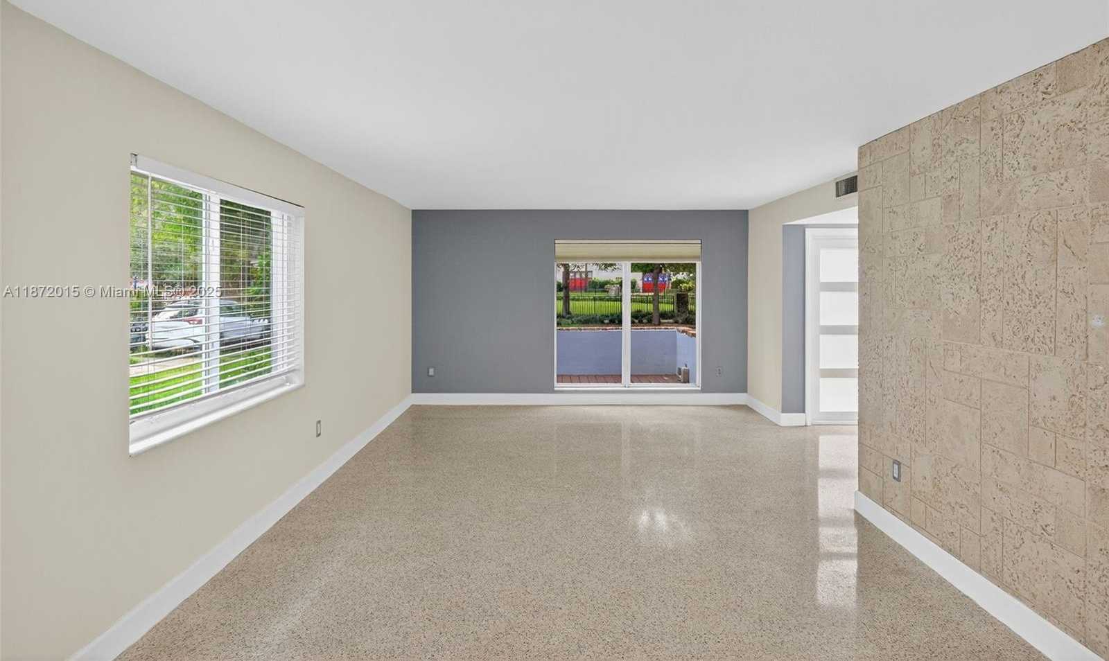 Small Image of 537 MENENDEZ AVE #537, Coral Gables Number 8
