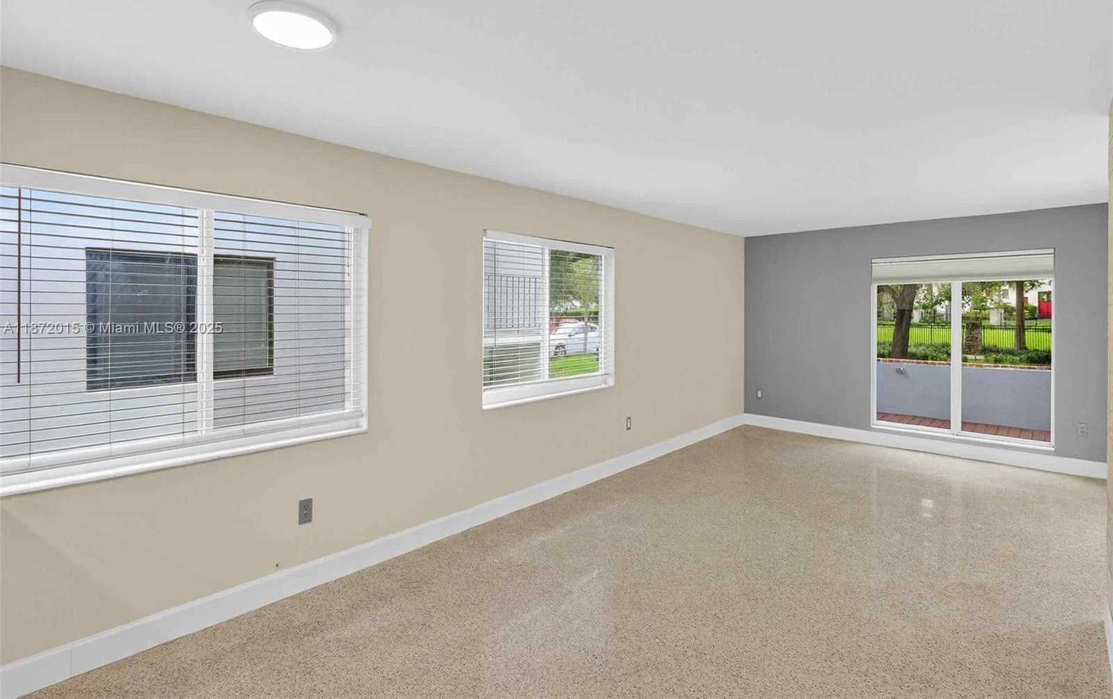 Small Image of 537 MENENDEZ AVE #537, Coral Gables Number 9