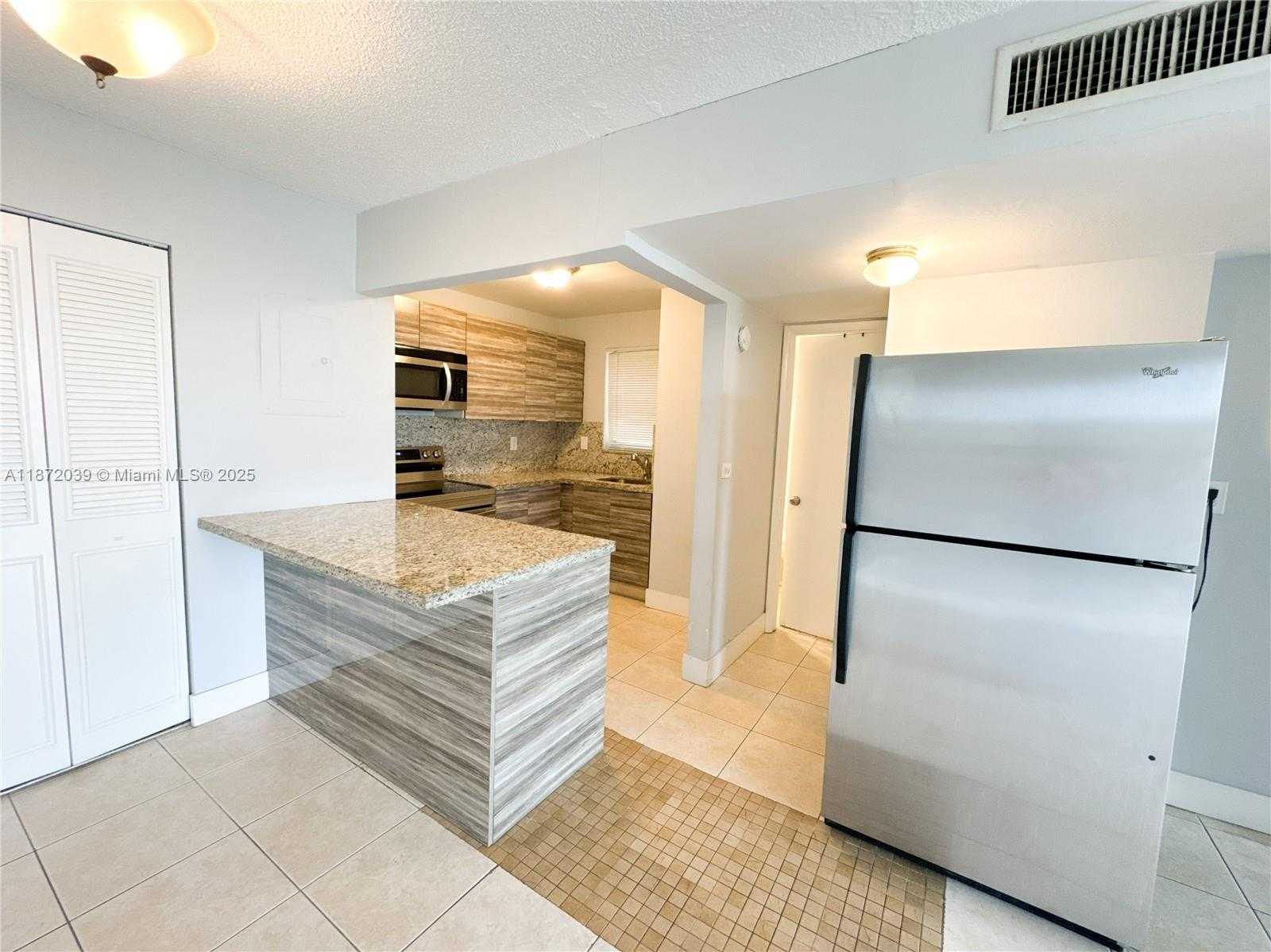 Small Image of 8840 FONTAINEBLEAU BLVD #402, Miami Number 2