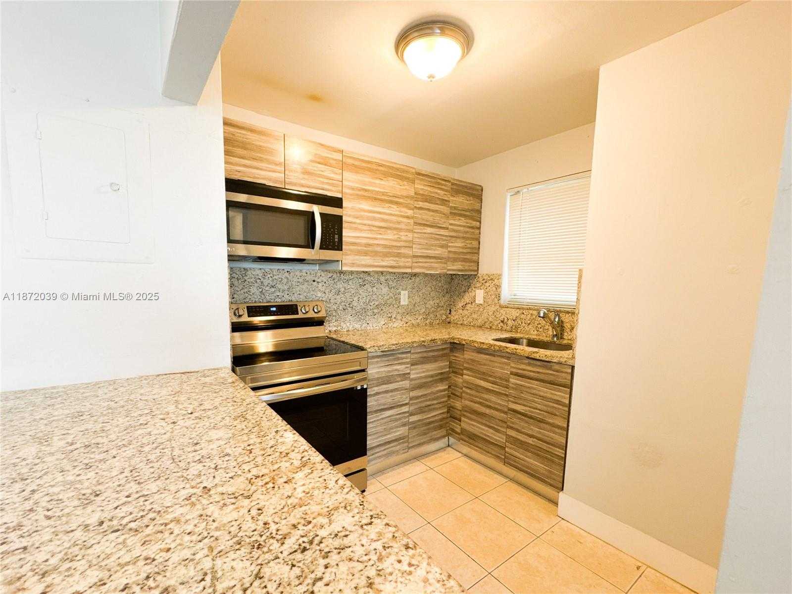 Small Image of 8840 FONTAINEBLEAU BLVD #402, Miami Number 3