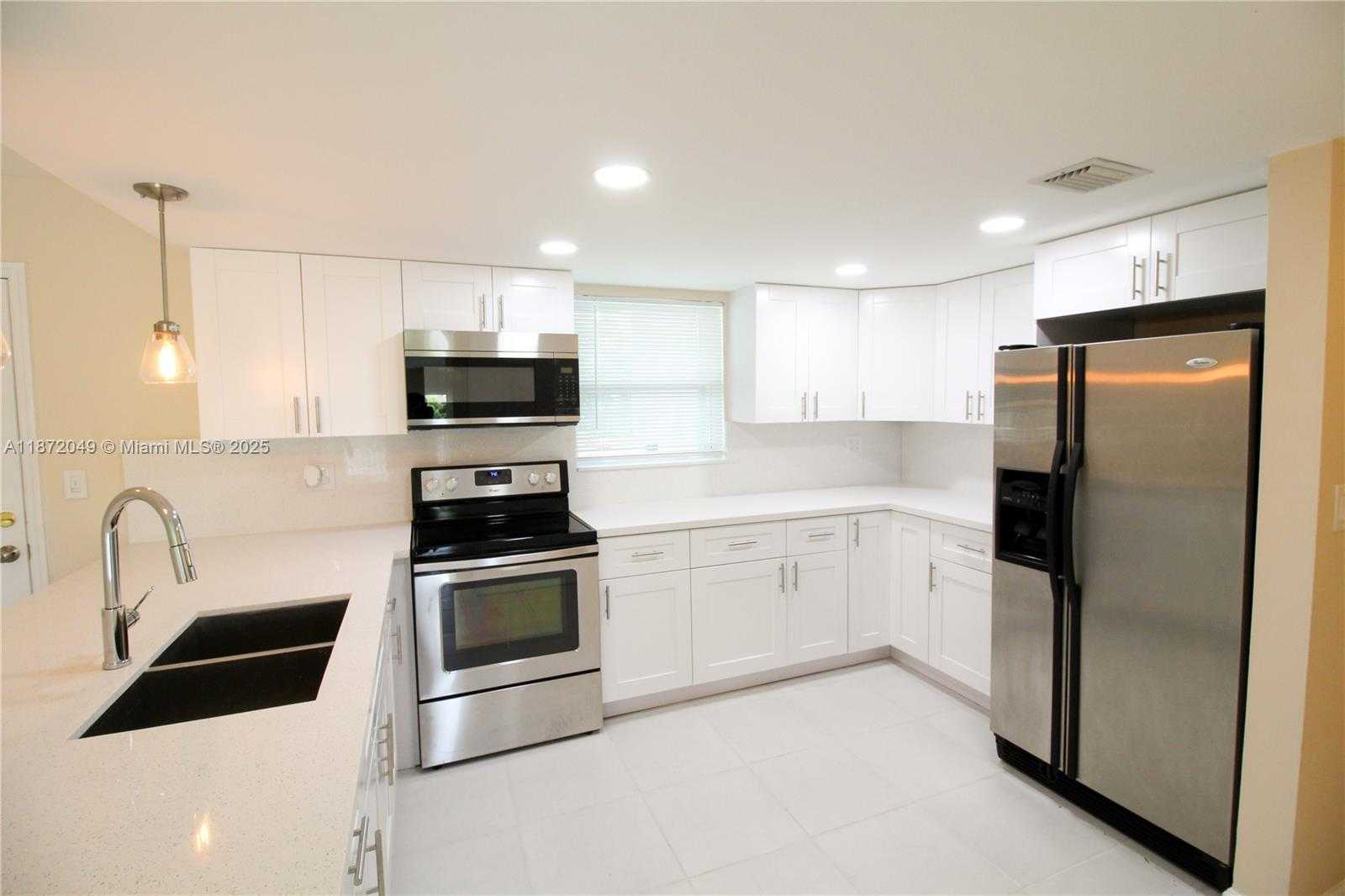 Small Image of 9359 FONTAINEBLEAU BLVD #F207, Miami Number 2