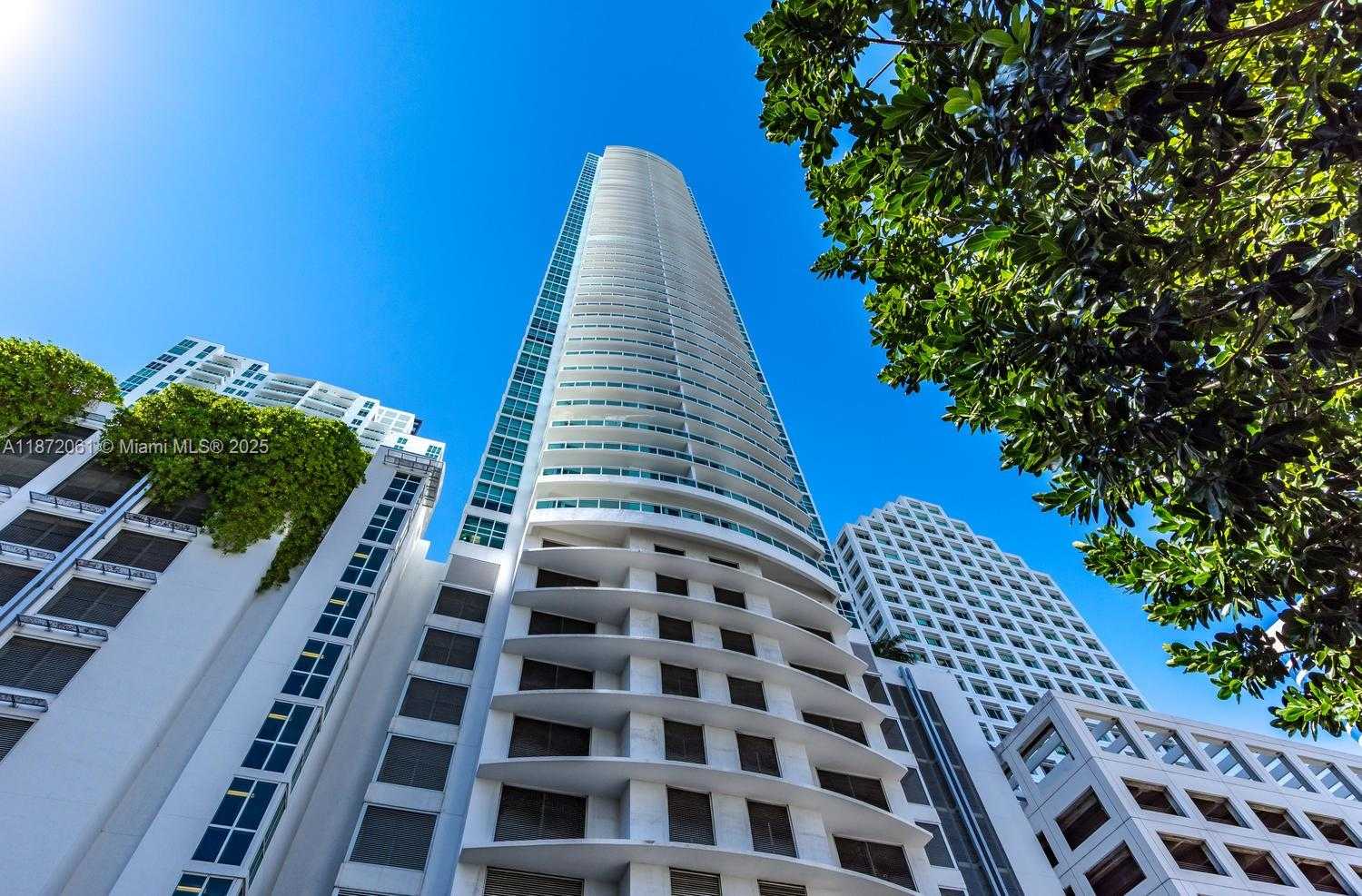 Small Image of 950 BRICKELL BAY DR #2609, Miami Number 12