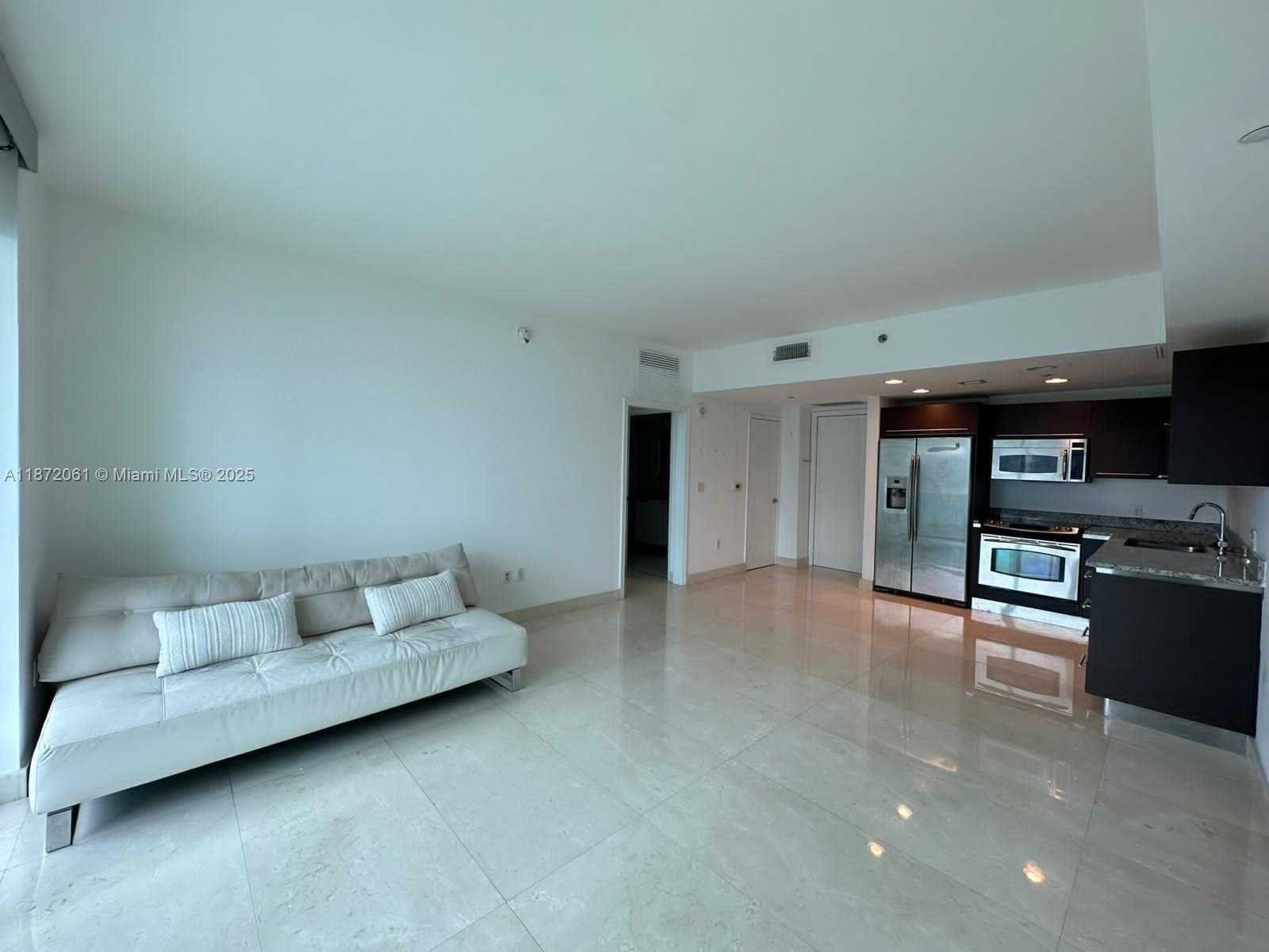 Small Image of 950 BRICKELL BAY DR #2609, Miami Number 2