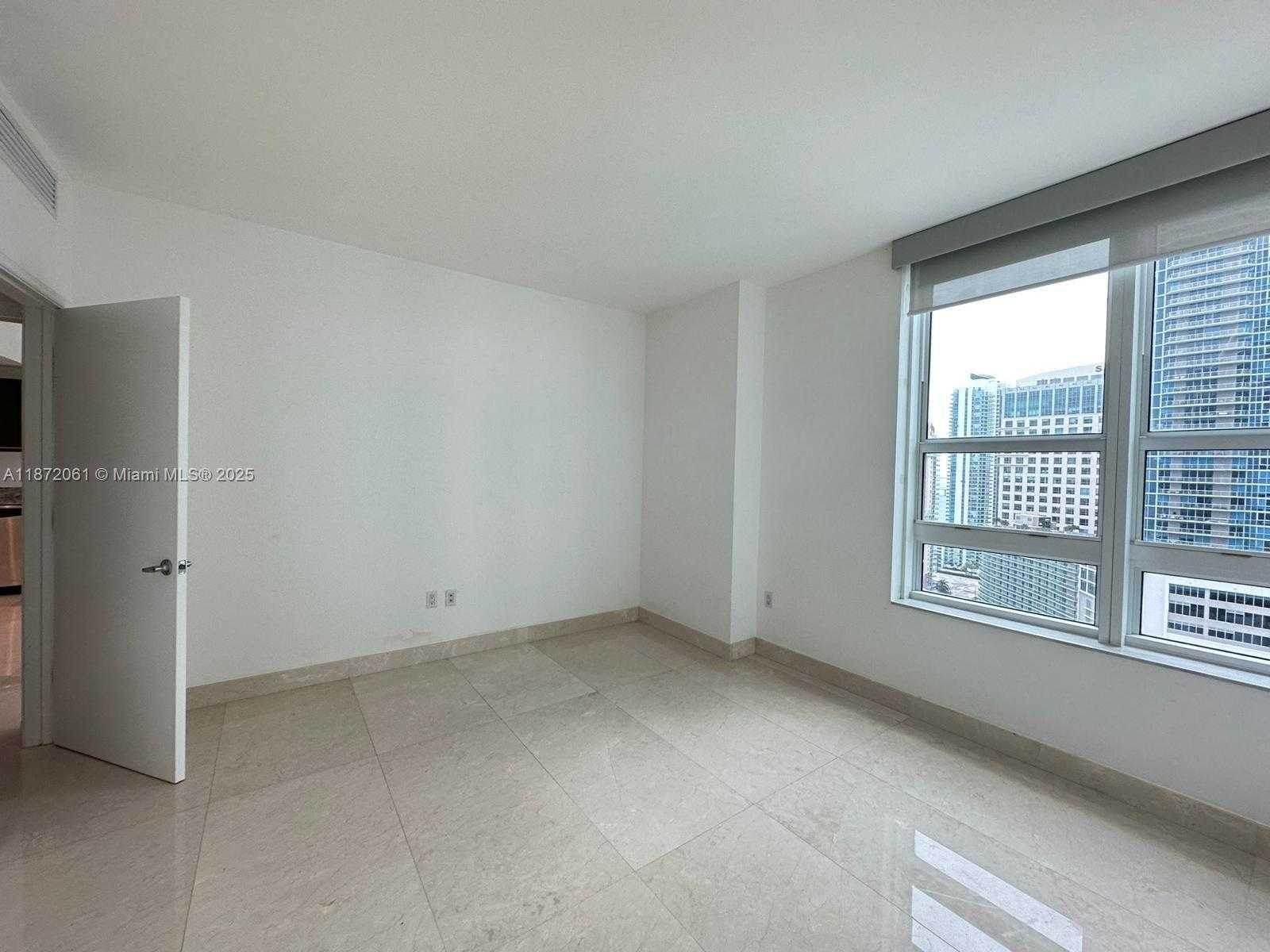 Small Image of 950 BRICKELL BAY DR #2609, Miami Number 4