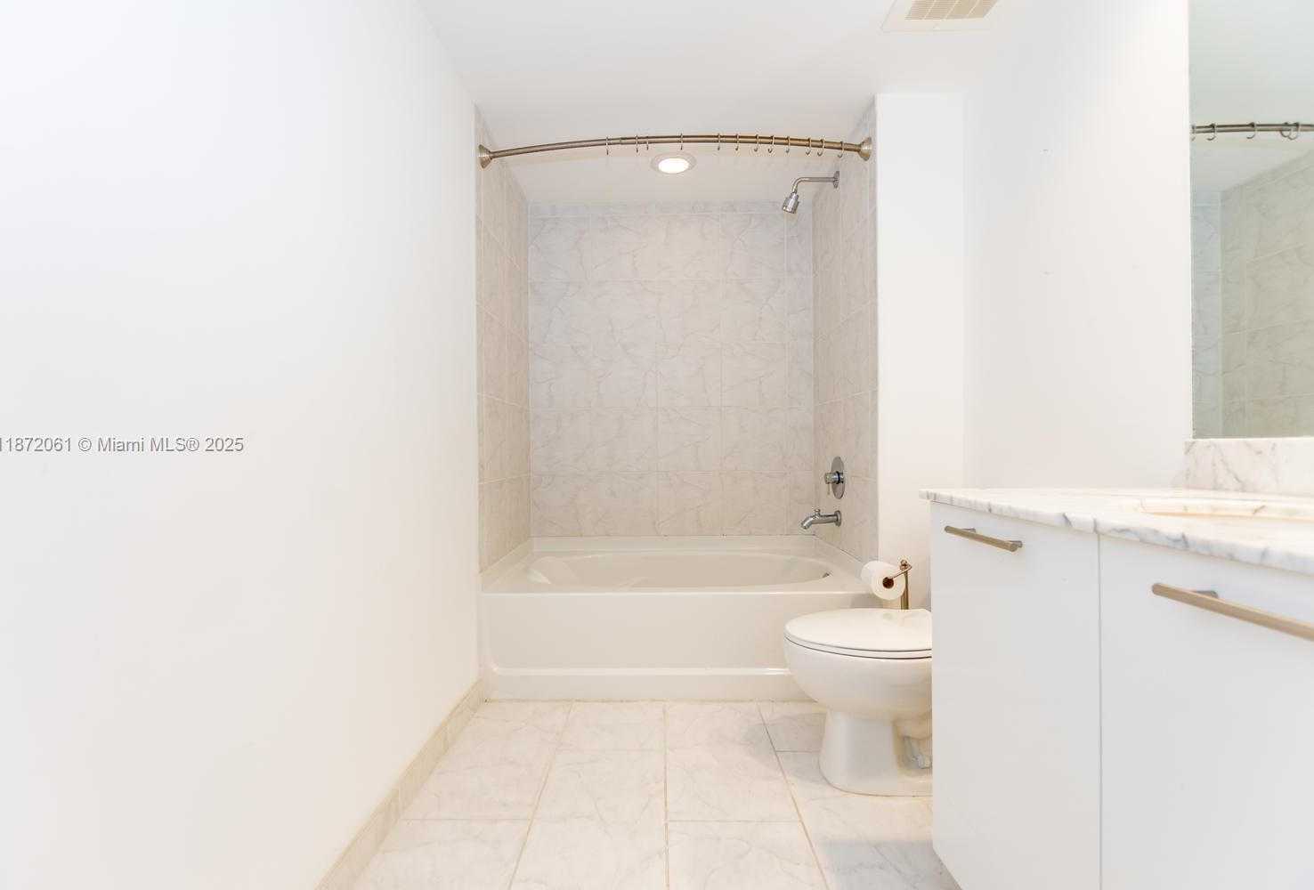 Small Image of 950 BRICKELL BAY DR #2609, Miami Number 8