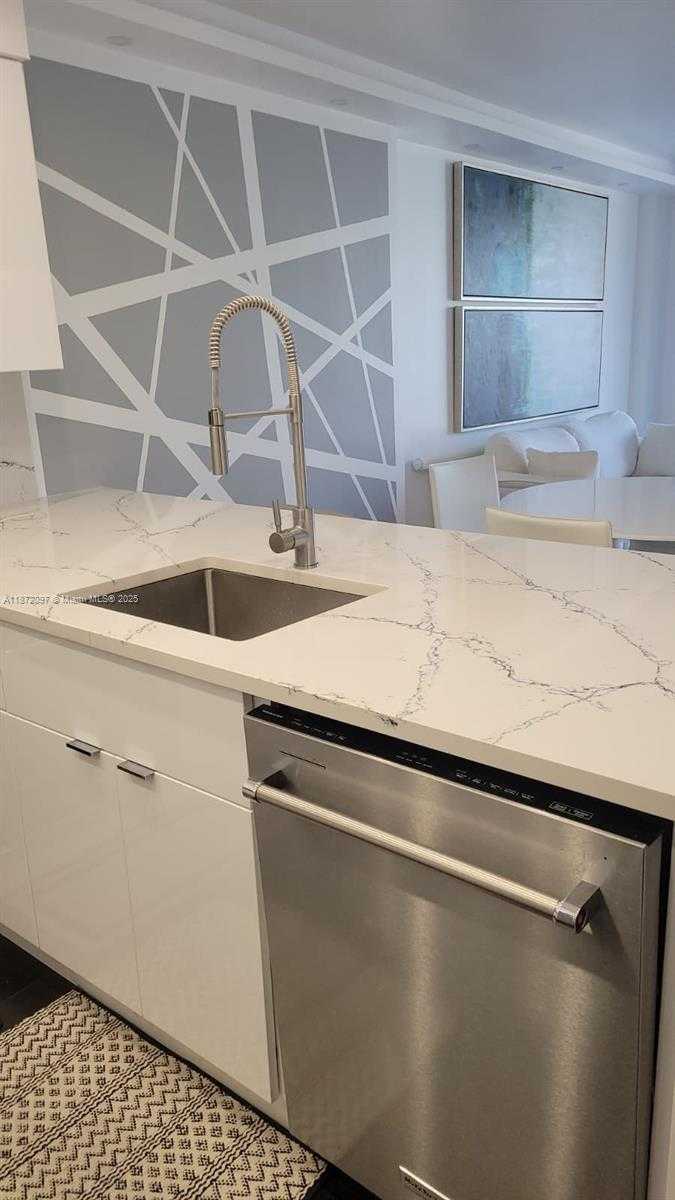 Small Image of 401 OCEAN DR #303, Miami Beach Number 14
