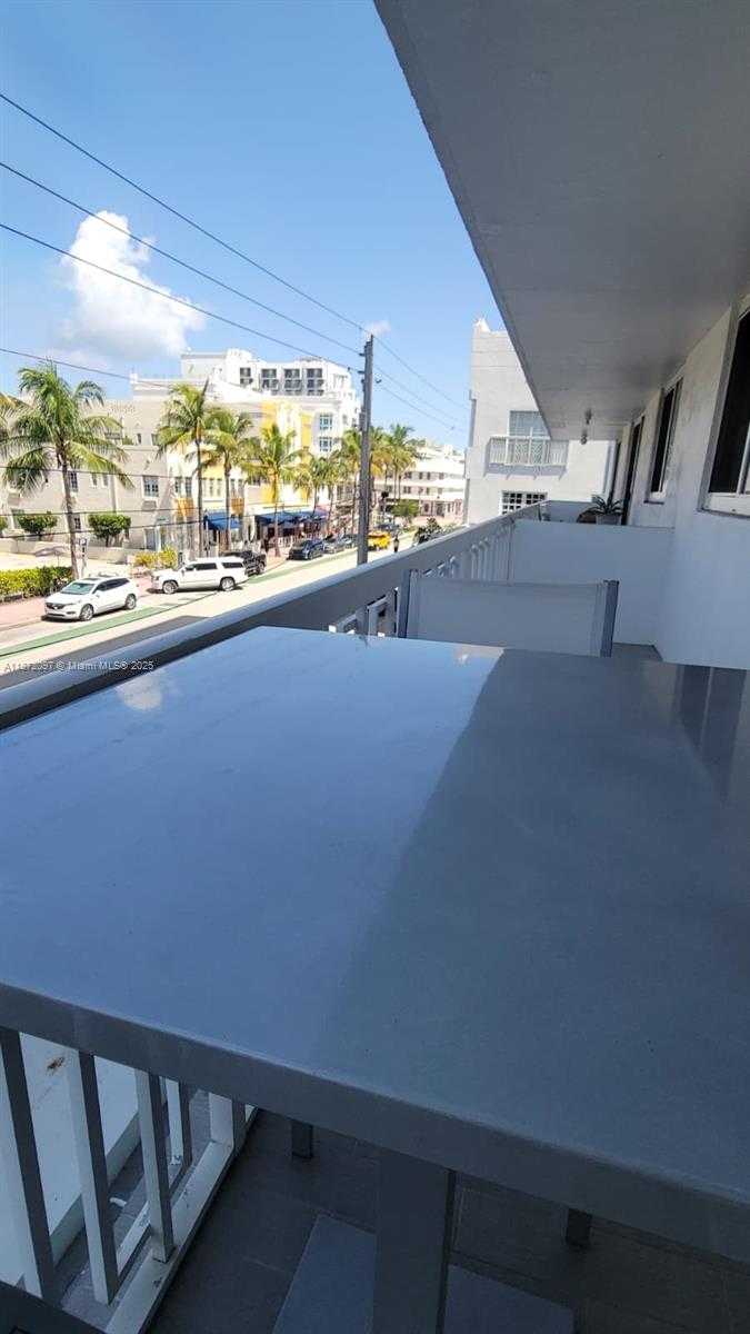 Small Image of 401 OCEAN DR #303, Miami Beach Number 25
