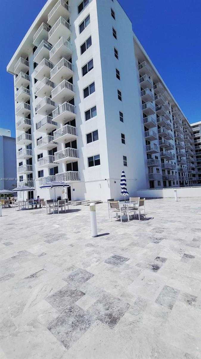 Small Image of 401 OCEAN DR #303, Miami Beach Number 3