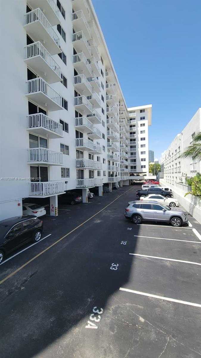 Small Image of 401 OCEAN DR #303, Miami Beach Number 31