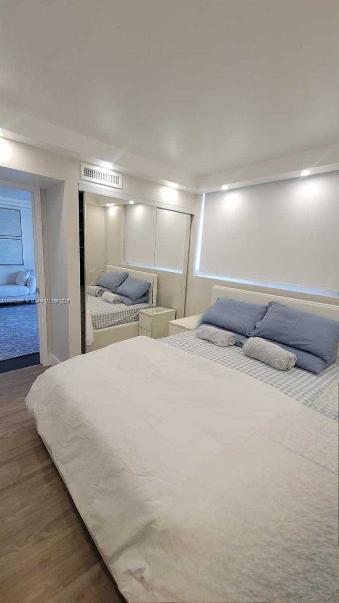 Small Image of 401 OCEAN DR #303, Miami Beach Number 5