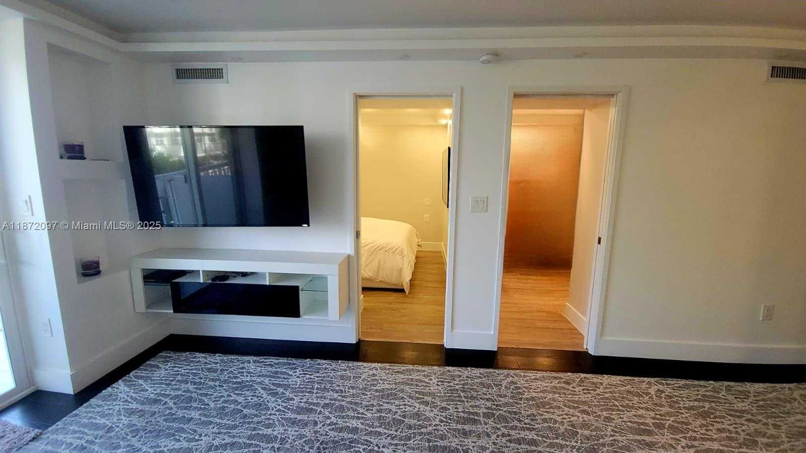 Small Image of 401 OCEAN DR #303, Miami Beach Number 9