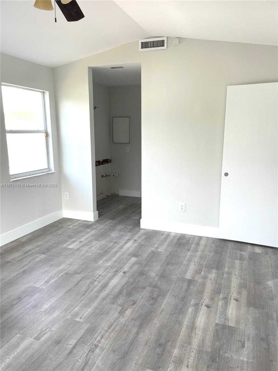 Small Image of 10025 NORTH WEST 51ST TER, Doral Number 14