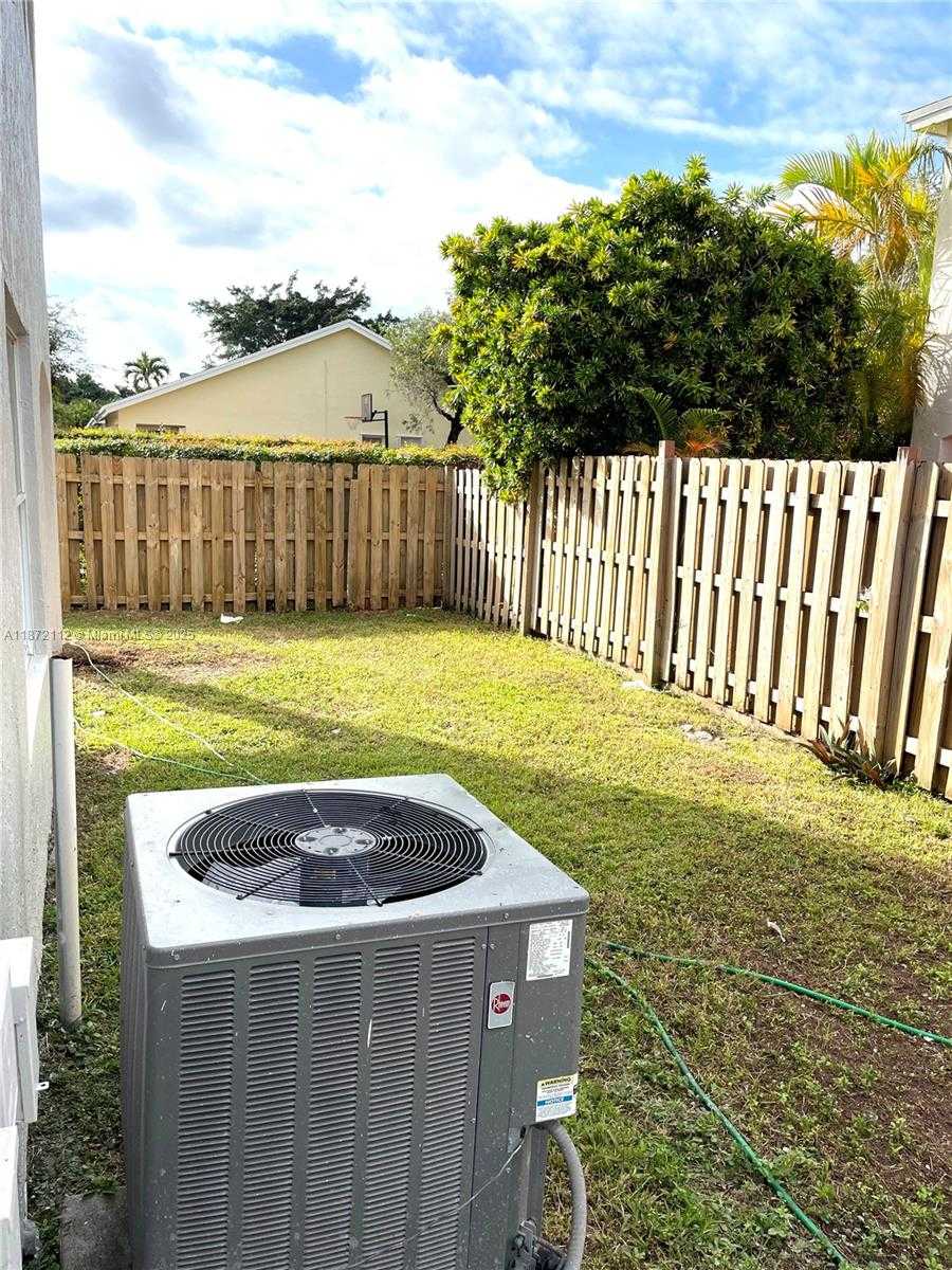 Small Image of 10025 NORTH WEST 51ST TER, Doral Number 26