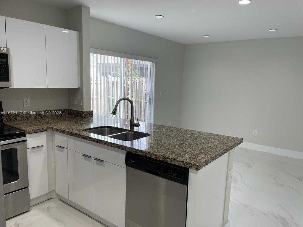 Small Image of 10025 NORTH WEST 51ST TER, Doral Number 7