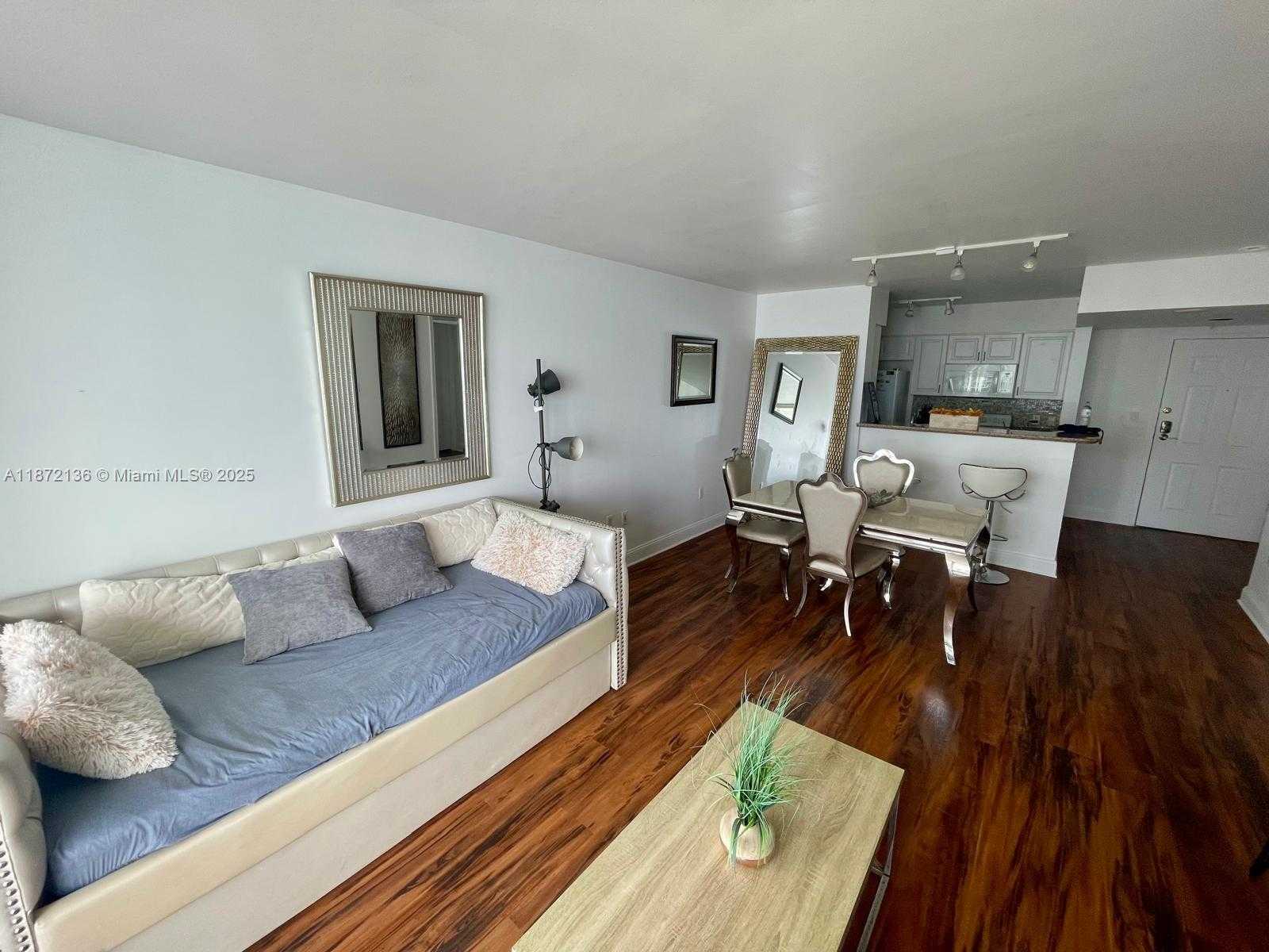 Small Image of 1155 BRICKELL BAY DR #1805, Miami Number 5