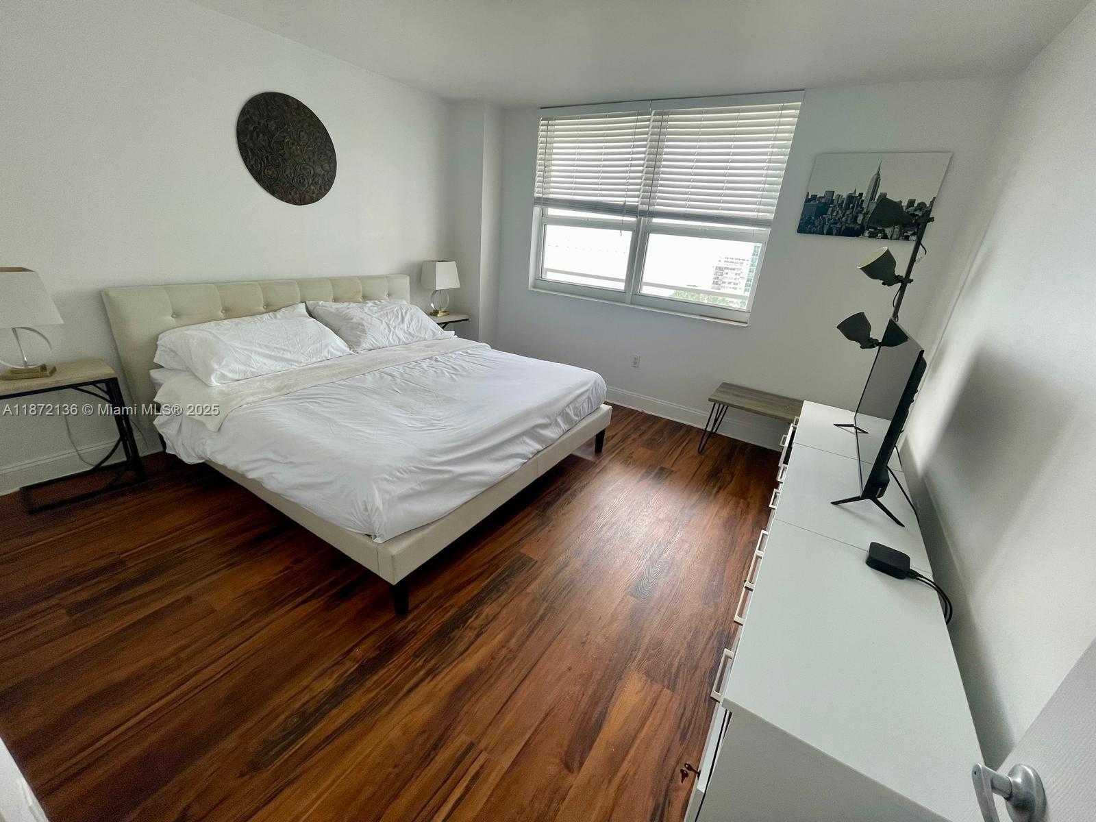 Small Image of 1155 BRICKELL BAY DR #1805, Miami Number 8