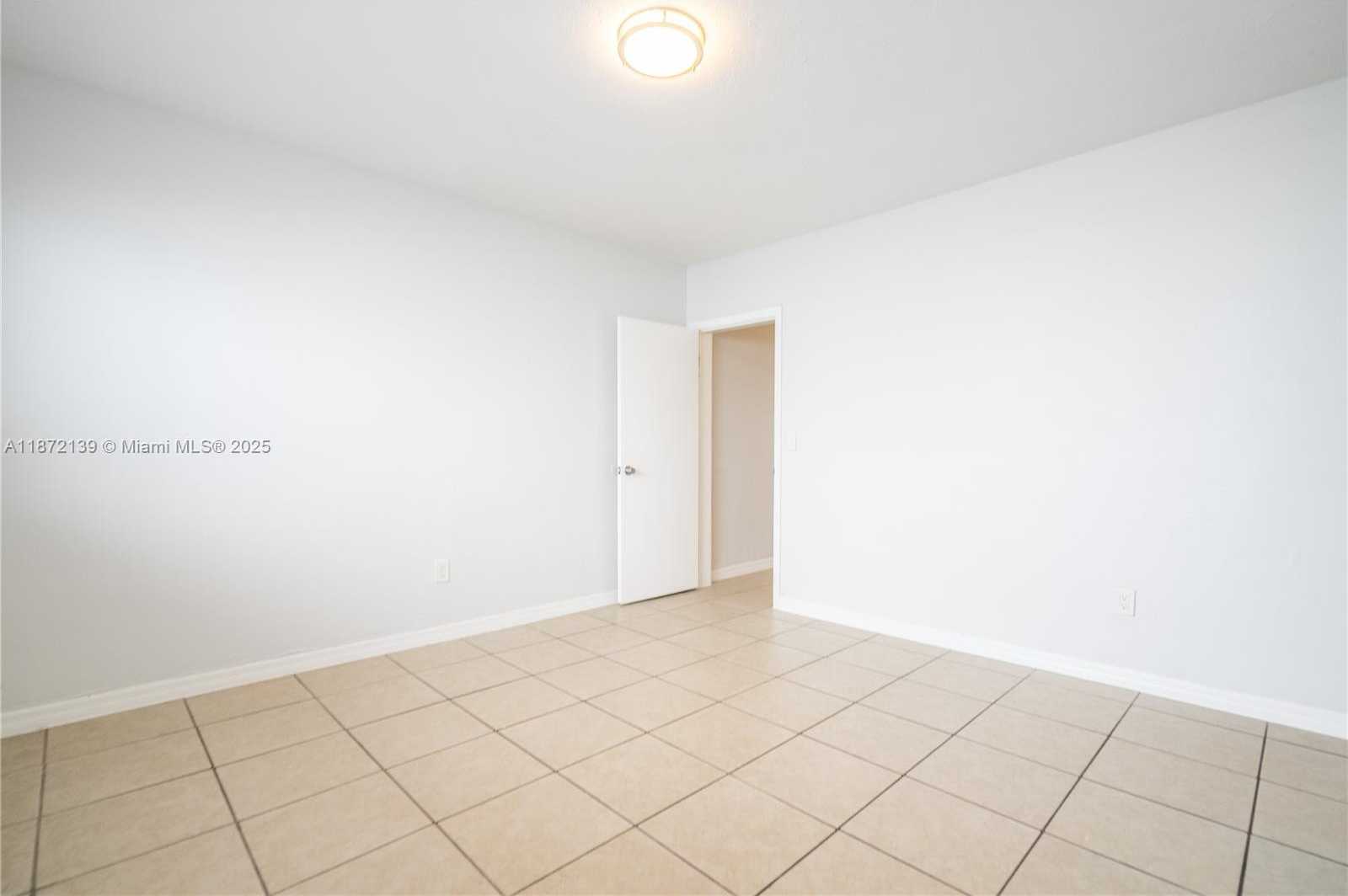Small Image of 7311 BYRON AVE #2, Miami Beach Number 12