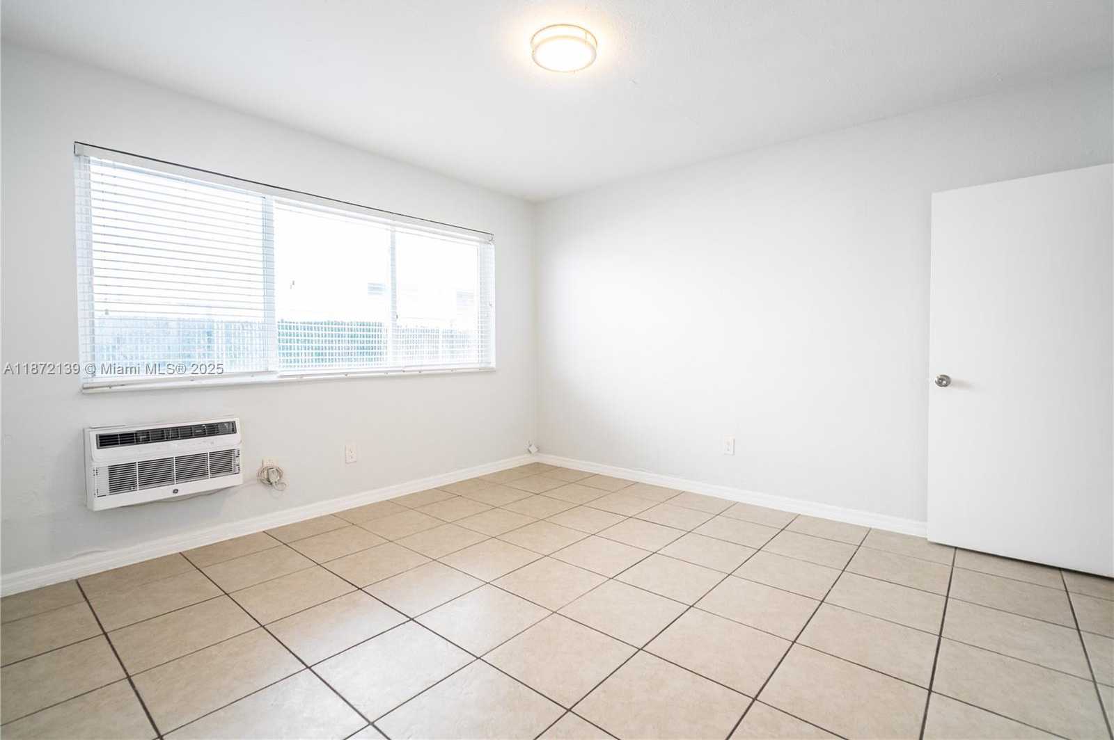 Small Image of 7311 BYRON AVE #2, Miami Beach Number 13
