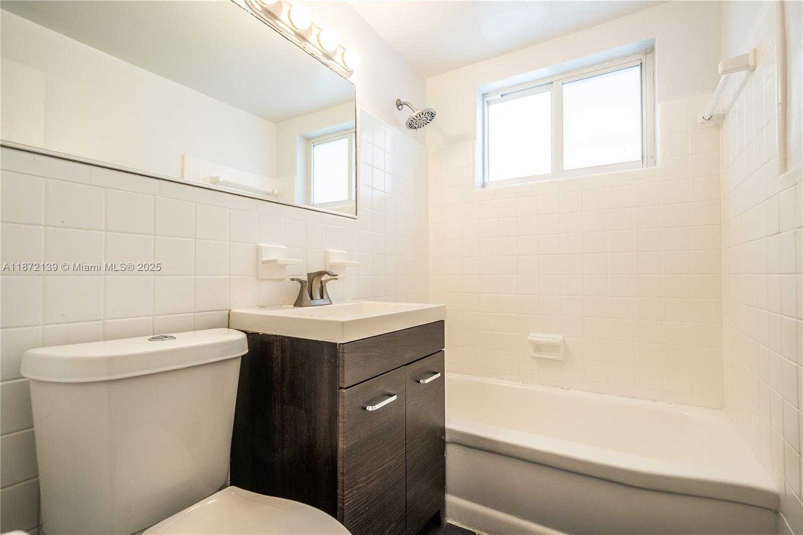 Small Image of 7311 BYRON AVE #2, Miami Beach Number 14