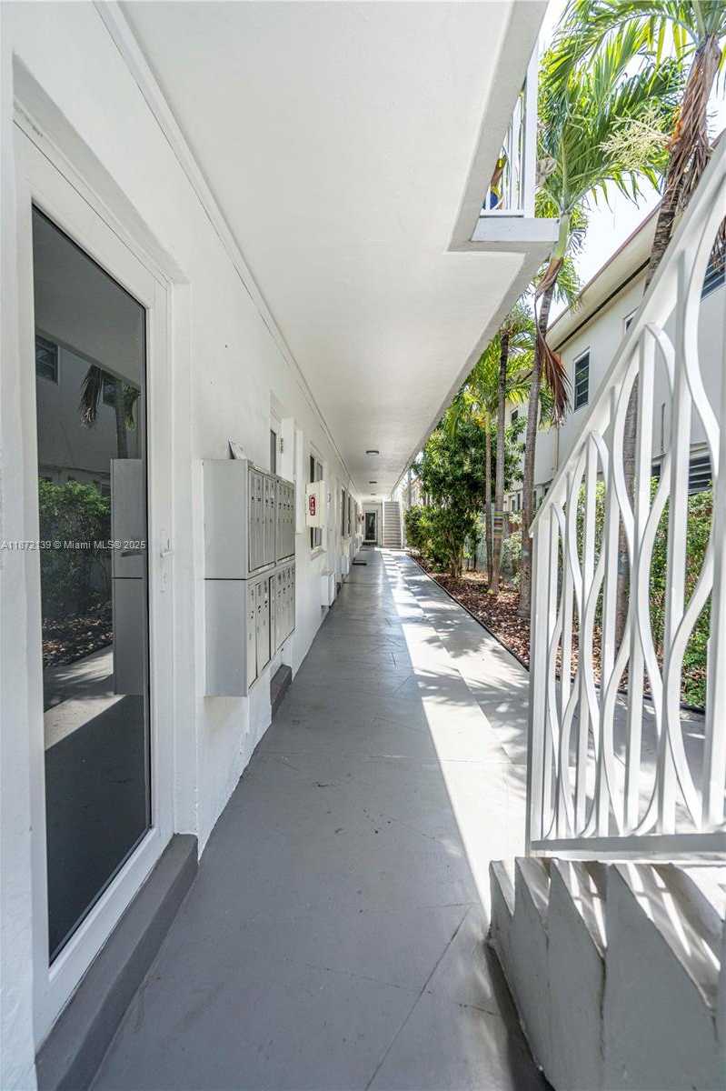 Small Image of 7311 BYRON AVE #2, Miami Beach Number 15
