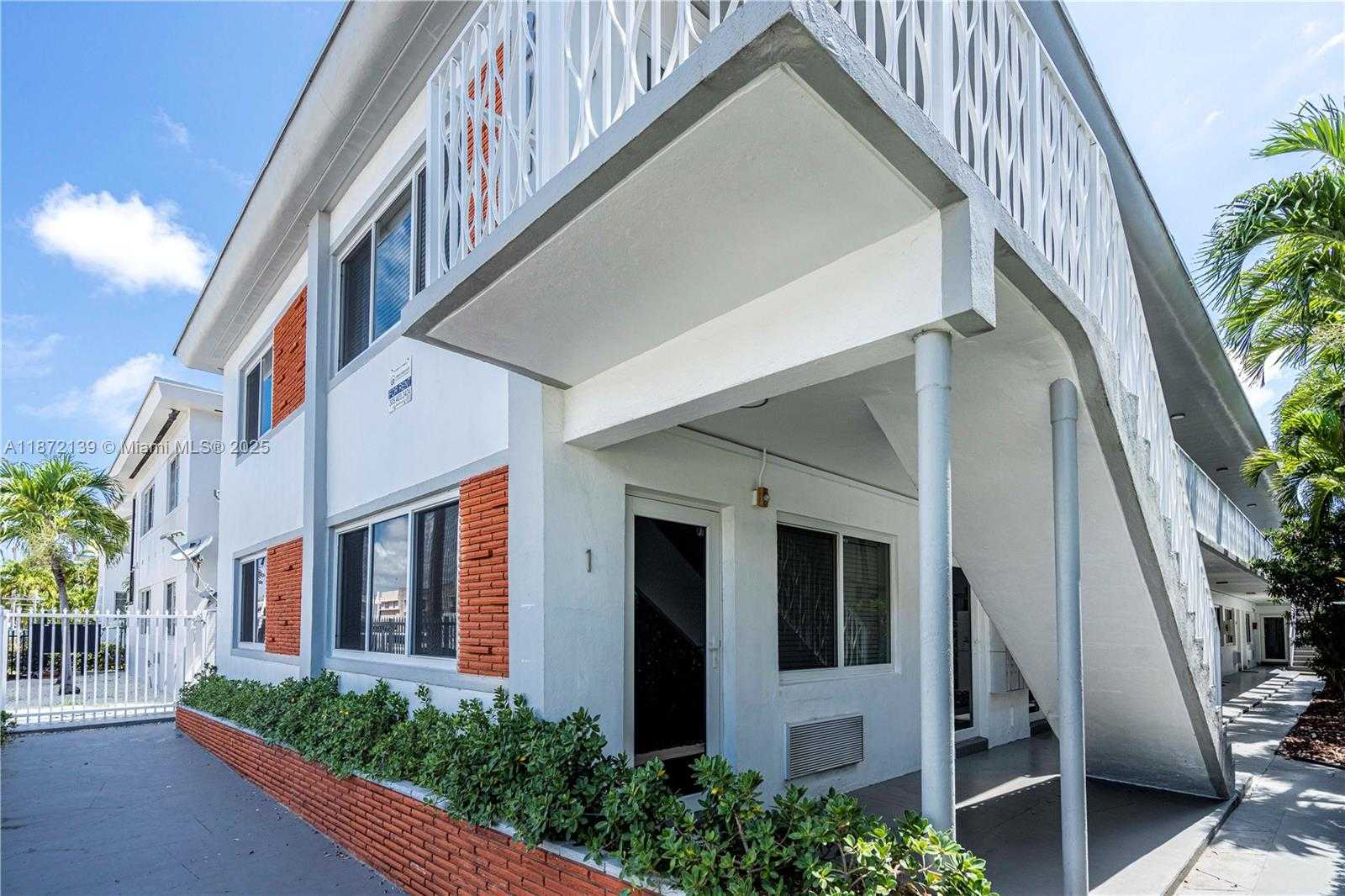 Small Image of 7311 BYRON AVE #2, Miami Beach Number 2