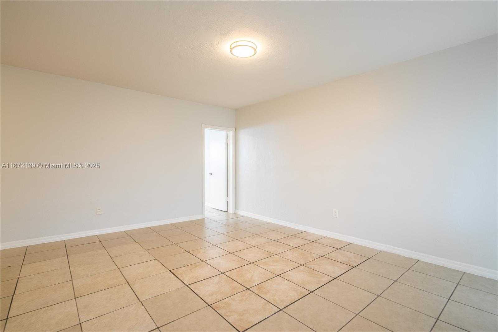 Small Image of 7311 BYRON AVE #2, Miami Beach Number 5