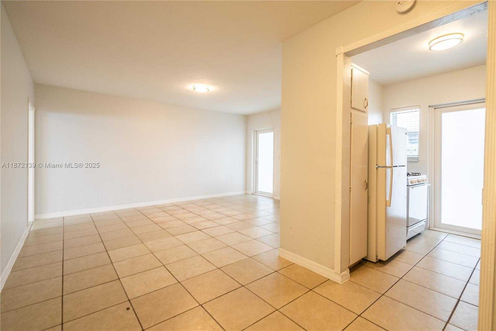 Small Image of 7311 BYRON AVE #2, Miami Beach Number 6