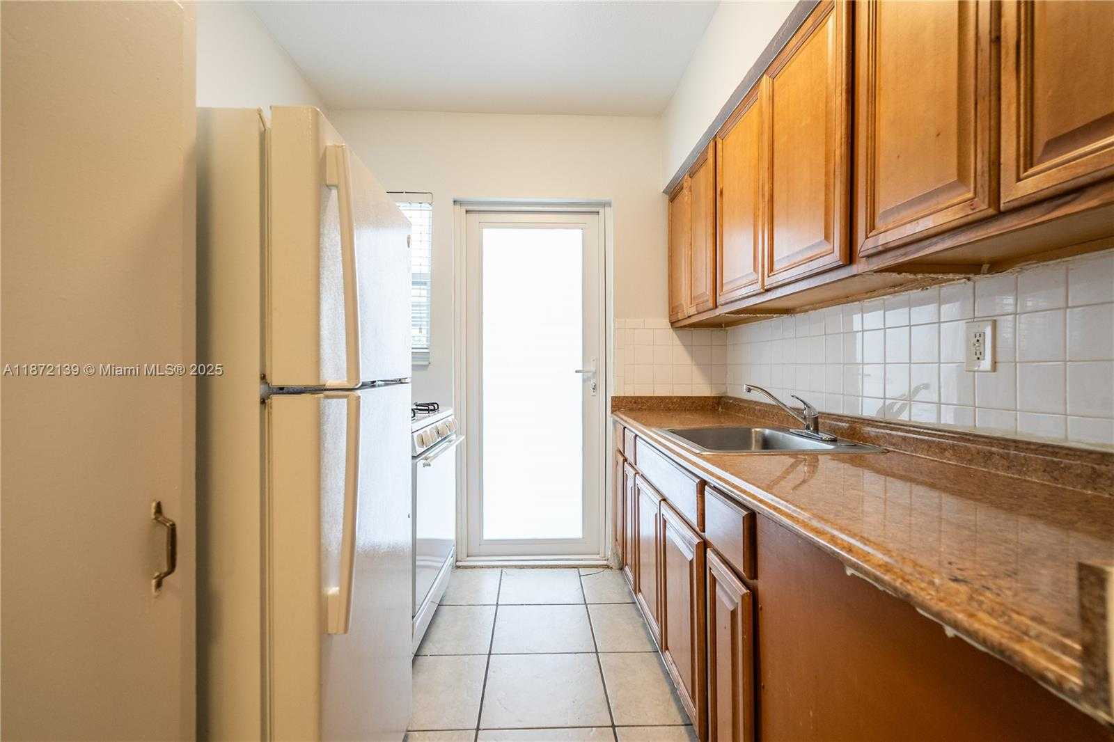 Small Image of 7311 BYRON AVE #2, Miami Beach Number 8
