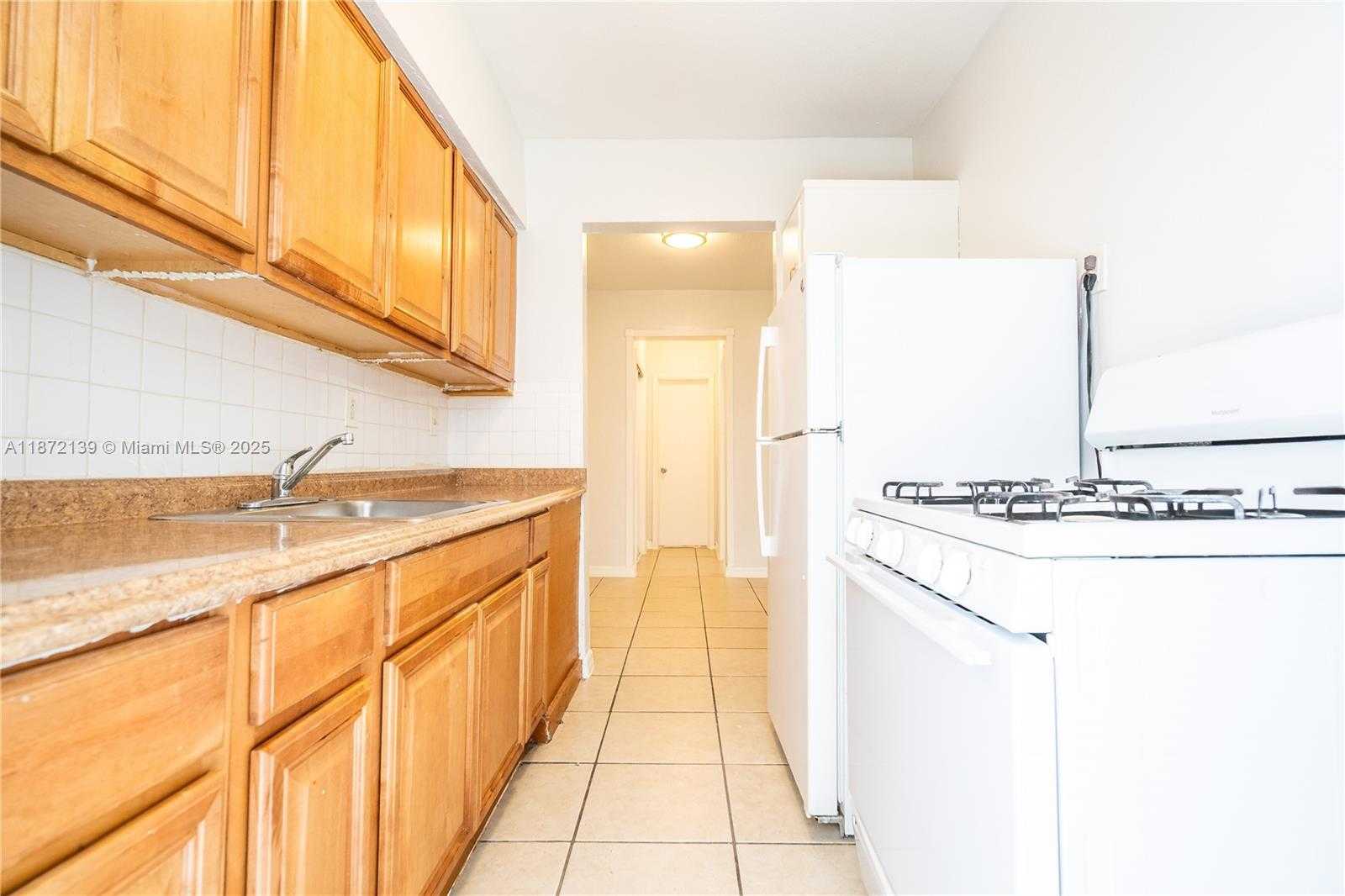 Small Image of 7311 BYRON AVE #2, Miami Beach Number 9