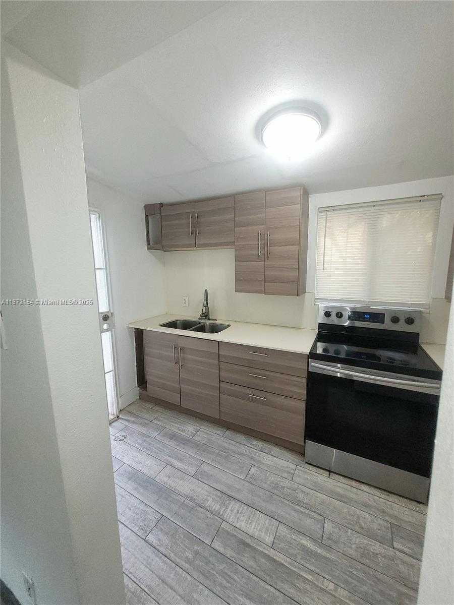 Small Image of 5720 NORTH EAST MIAMI PL, Miami Number 11