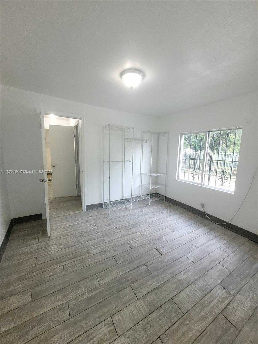 Small Image of 5720 NORTH EAST MIAMI PL, Miami Number 15