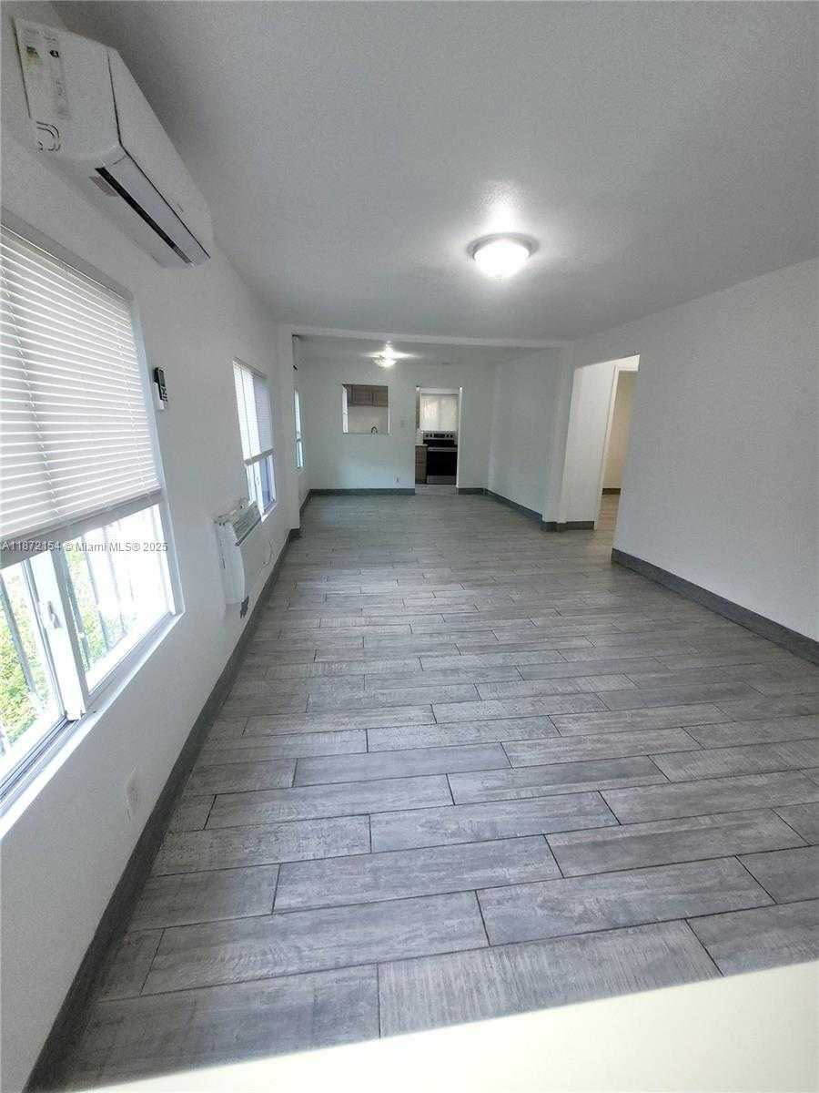 Small Image of 5720 NORTH EAST MIAMI PL, Miami Number 16