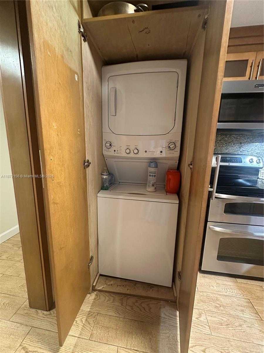 Small Image of 1901 NORTH EAST BRICKELL AVE #B1511, Miami Number 4
