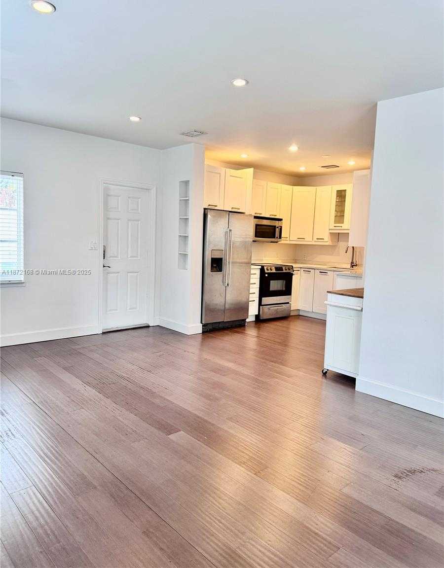 Small Image of 1231 13TH ST #2, Miami Beach Number 3