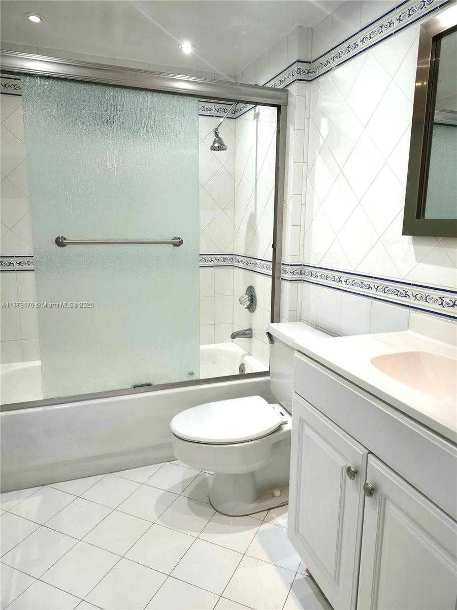 Small Image of 1666 WEST AVE #312, Miami Beach Number 15