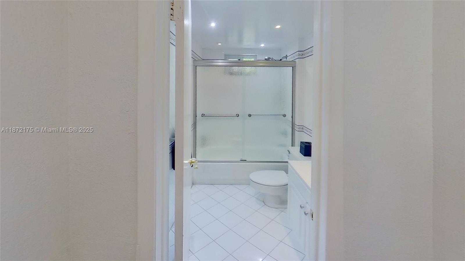 Small Image of 1666 WEST AVE #312, Miami Beach Number 17