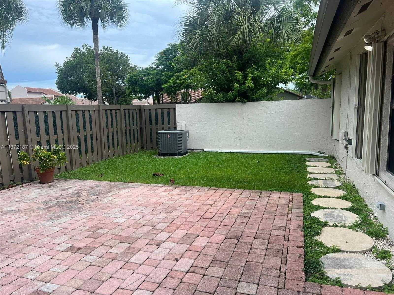 Small Image of 8626 SOUTH WEST 114TH PL, Miami Number 3