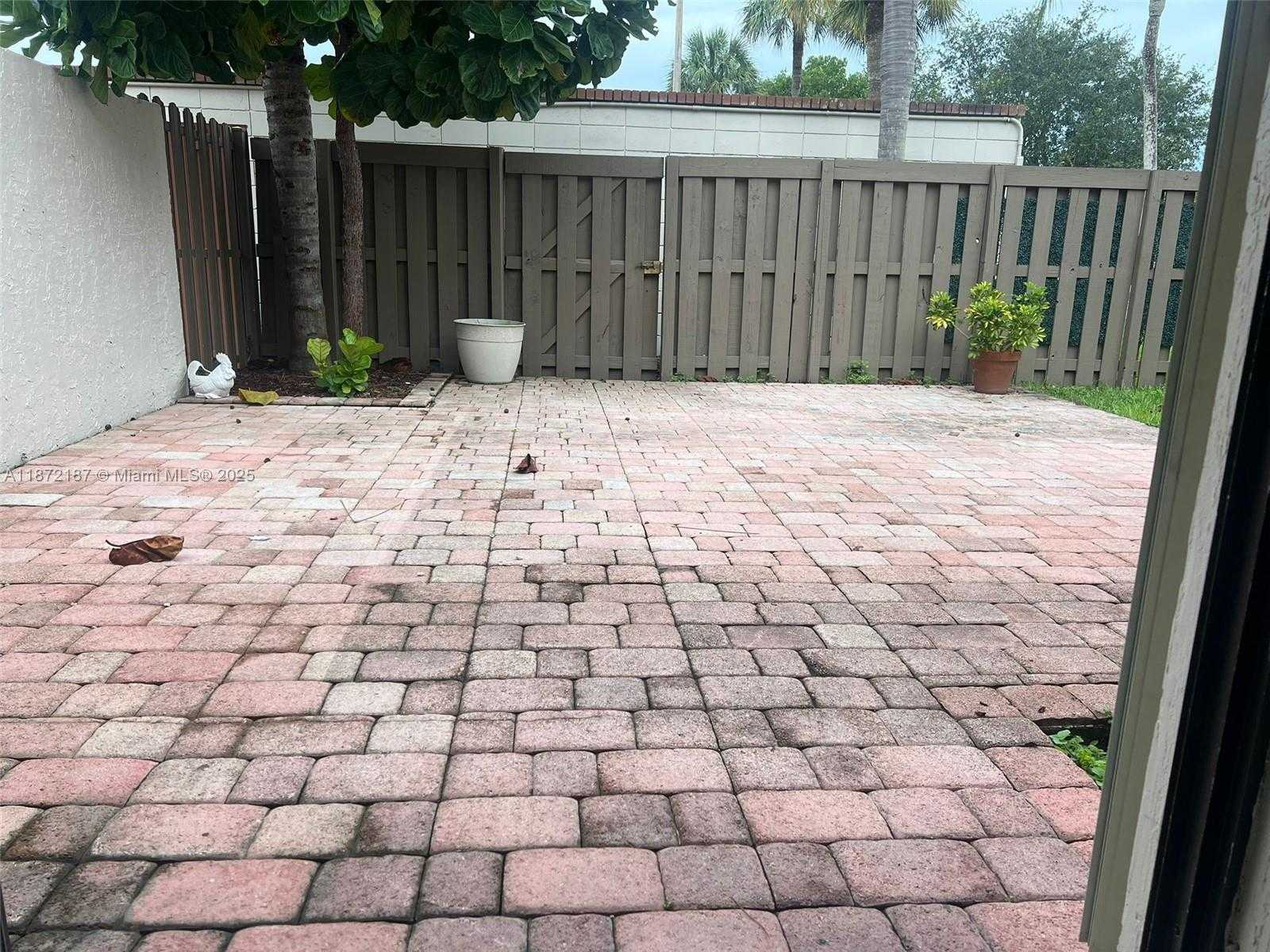 Small Image of 8626 SOUTH WEST 114TH PL, Miami Number 4