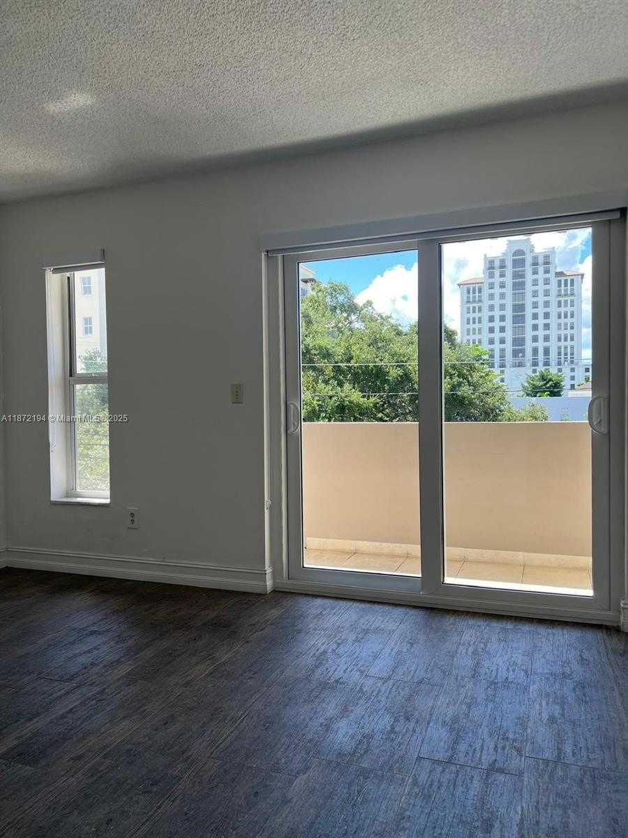 Small Image of 50 ANTILLA AVE #4, Coral Gables Number 2