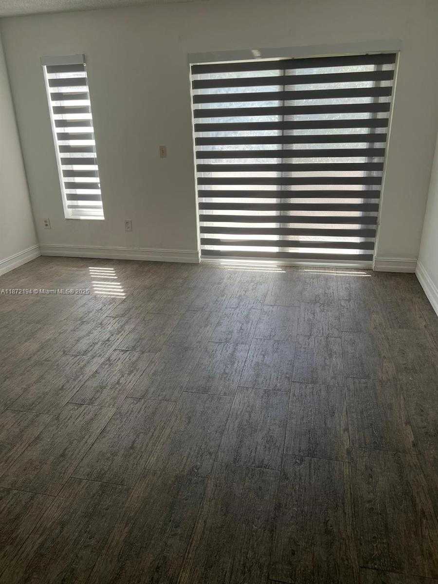 Small Image of 50 ANTILLA AVE #4, Coral Gables Number 3