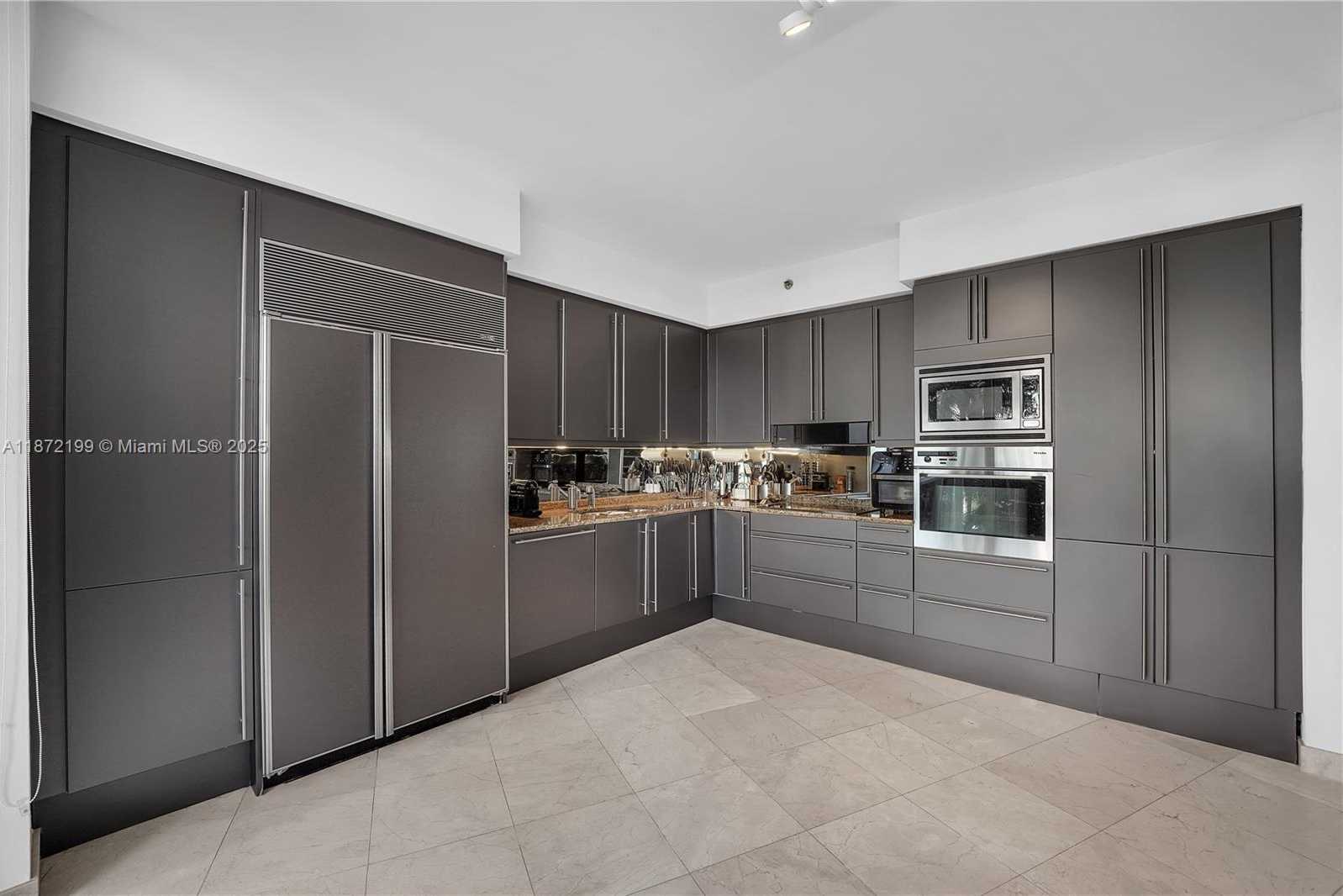 Small Image of 1000 SOUTH POINTE DR #604, Miami Beach Number 23
