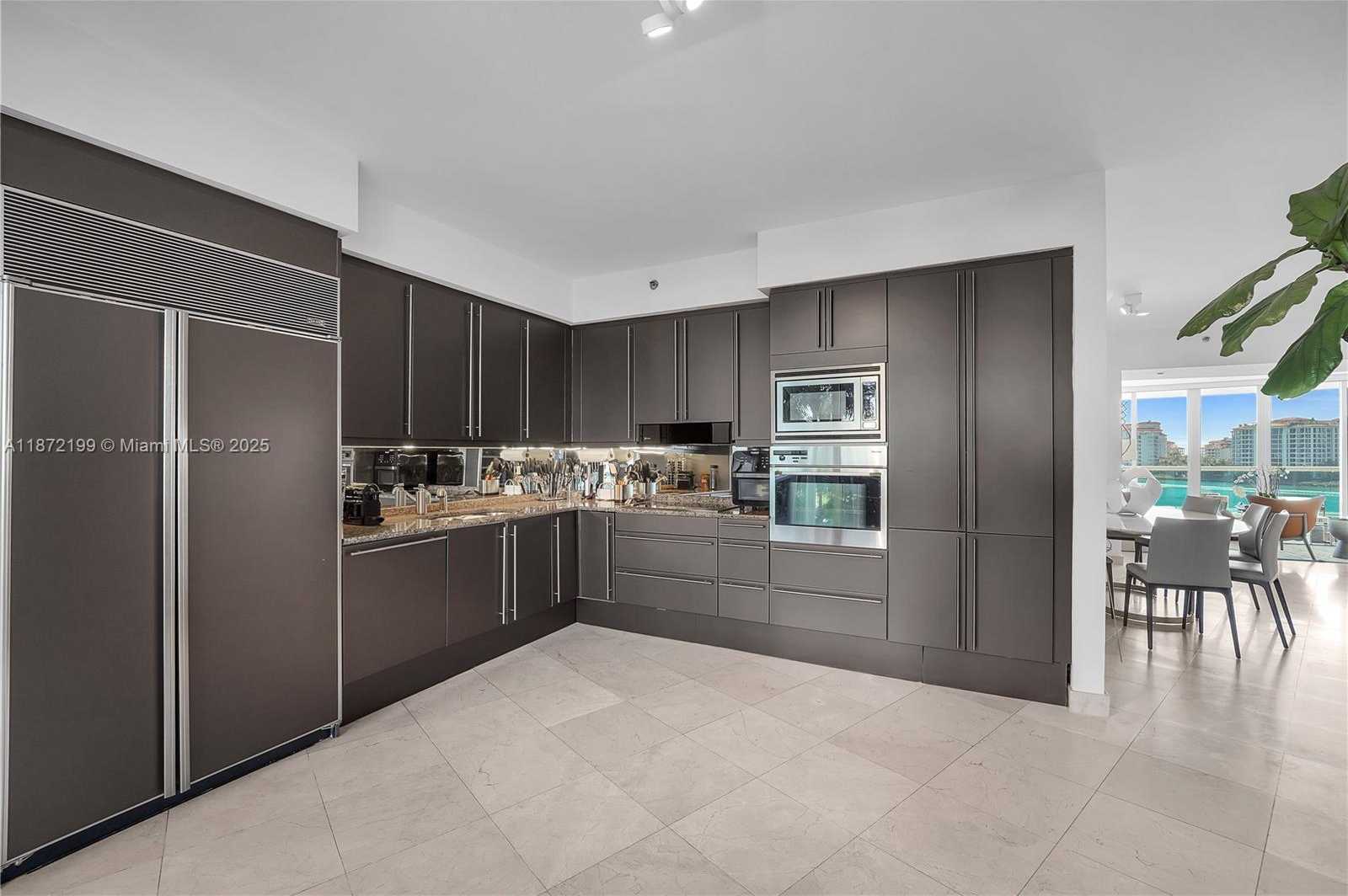 Small Image of 1000 SOUTH POINTE DR #604, Miami Beach Number 24