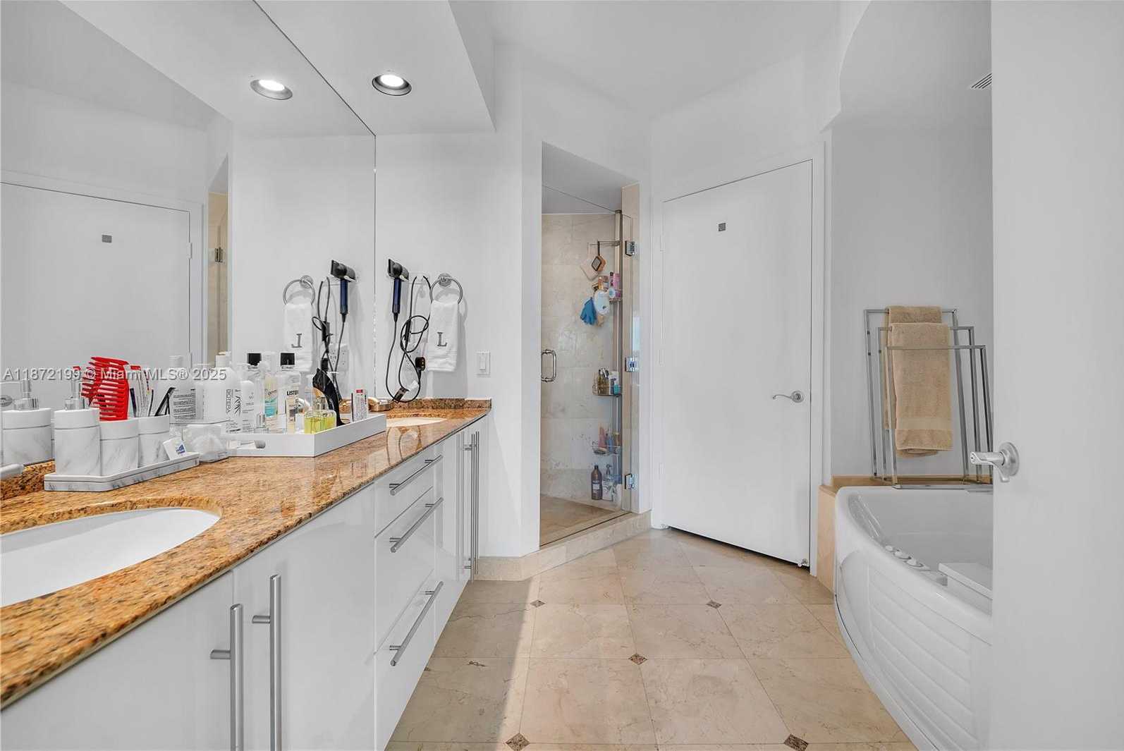 Small Image of 1000 SOUTH POINTE DR #604, Miami Beach Number 33