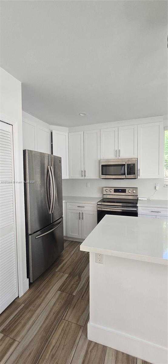 Small Image of 3790 OAK AVE, Miami Number 11