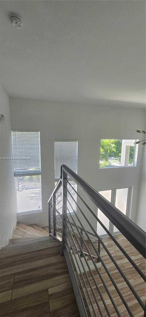 Small Image of 3790 OAK AVE, Miami Number 12