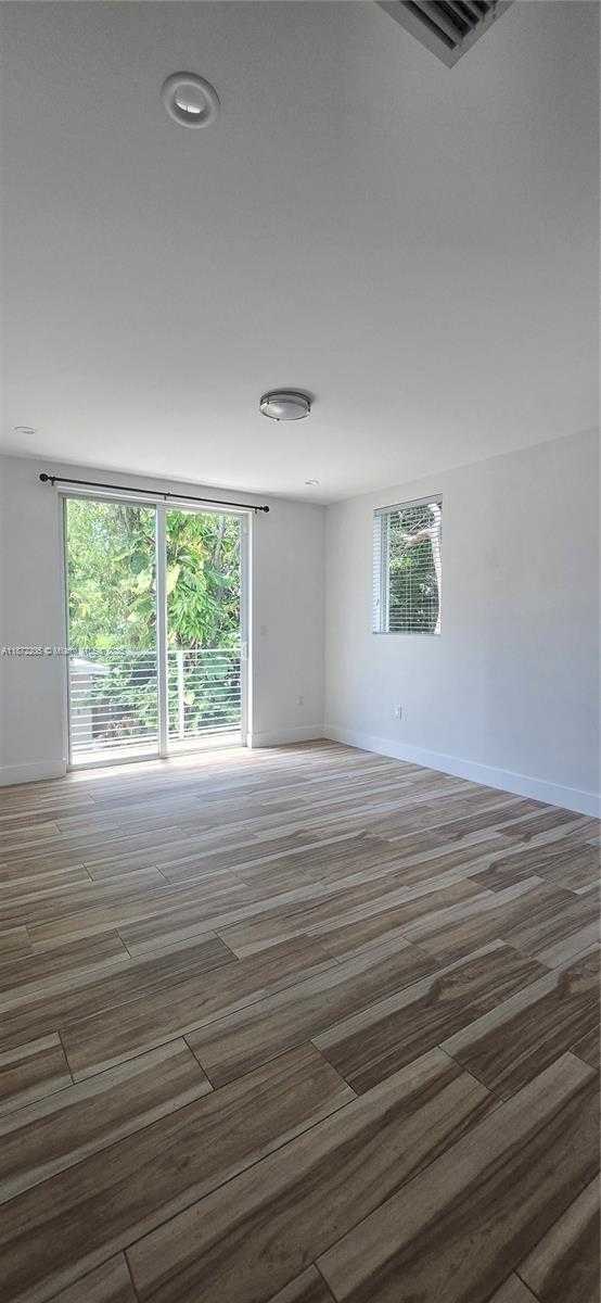 Small Image of 3790 OAK AVE, Miami Number 13