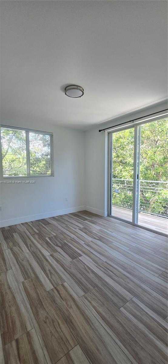 Small Image of 3790 OAK AVE, Miami Number 15