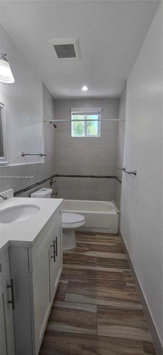 Small Image of 3790 OAK AVE, Miami Number 18